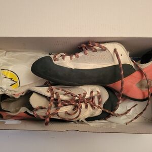 La Sportiva Finale Climbing shoe (women's). Size 38 in Grey/Coral.